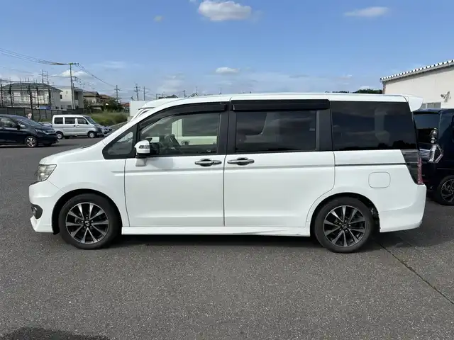 ホンダ ステップワゴン スパーダ Z クールスピリット 埼玉県 2012(平24)年 10.7万km ホワイトオーキッドパール (株)IDOMが運営する【じしゃロン鳩ヶ谷店】の自社ローン専用車両になりますこちらは現金またはオートローンご利用時の価格です。自社ローンご希望の方は別途その旨お申付け下さい/登録時106449km/ハーフレザーシート/両側パワースライドドア/ETC/純正HIDヘッドライト/フォグランプ/１７インチAW/クルーズコントロール/パドルシフト/革巻ステアリング/電動格納機能付きウインカーミラー/ドアバイザー/純正フロアマット/取扱説明書
