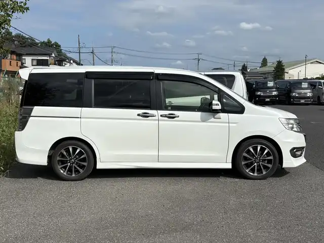 ホンダ ステップワゴン スパーダ Z クールスピリット 埼玉県 2012(平24)年 10.7万km ホワイトオーキッドパール (株)IDOMが運営する【じしゃロン鳩ヶ谷店】の自社ローン専用車両になりますこちらは現金またはオートローンご利用時の価格です。自社ローンご希望の方は別途その旨お申付け下さい/登録時106449km/ハーフレザーシート/両側パワースライドドア/ETC/純正HIDヘッドライト/フォグランプ/１７インチAW/クルーズコントロール/パドルシフト/革巻ステアリング/電動格納機能付きウインカーミラー/ドアバイザー/純正フロアマット/取扱説明書