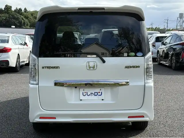ホンダ ステップワゴン スパーダ Z クールスピリット 埼玉県 2012(平24)年 10.7万km ホワイトオーキッドパール (株)IDOMが運営する【じしゃロン鳩ヶ谷店】の自社ローン専用車両になりますこちらは現金またはオートローンご利用時の価格です。自社ローンご希望の方は別途その旨お申付け下さい/登録時106449km/ハーフレザーシート/両側パワースライドドア/ETC/純正HIDヘッドライト/フォグランプ/１７インチAW/クルーズコントロール/パドルシフト/革巻ステアリング/電動格納機能付きウインカーミラー/ドアバイザー/純正フロアマット/取扱説明書