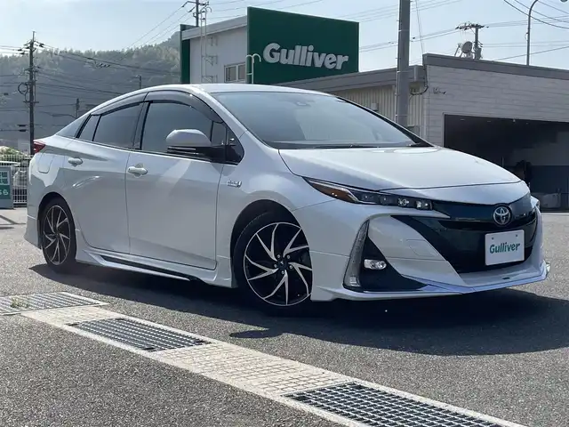 トヨタ プリウス ＰＨＶ S ナビパッケージ 山口県 2017(平29)年 6.2万km ホワイトパールクリスタルシャイン モデリスタエアロ/モデリスタ17インチアルミホイール/純正メーカーナビ/Bluetooth/フルセグTV（走行中視聴不可）/バックカメラ/前方ドライブレコーダー/スマートキー/プッシュスタート/トヨタセーフティセンス/レーダークルーズコントロール/オートマチックハイビーム/LEDヘッドライト/LEDフォグライト/オートライト/前席シートヒーター/ステアリングスイッチ/100V電源/ビルトインETC2.0/保証書・取説/スペアキー1個