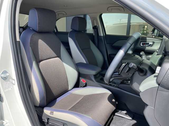 ホンダ ヴェゼル ハイブリッド e:HEV X HuNTパッケージ 愛知県 2024(令6)年 1.1万km プラチナホワイトパール 純正9型ナビ/レーダークルーズコントロール/バックカメラ/コーナーセンサー/純正アルミホイール/ルーフレール/LEDヘッドライト/パドルシフト/オートマチックハイビーム/ETC/衝突軽減システム/フルセグ/CD DVD/Bluetooth/ステアリングスイッチ/スマートキー