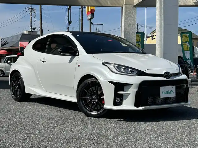 トヨタ ＧＲヤリス RZ ハイパフォーマンス 埼玉県 2021(令3)年 1.2万km プラチナホワイトパールマイカ ・ディーラー記録R4：5：6年　/・JBLサウンド/・トルセンLSD/・４WD/・6速マニュアル/・セーフティーセンス　/・レーダークルーズコントロール　/・BSM　/・LTA　/・HUD　/・RSA　/・PCS　/・RCTA　/・ディスプレイオーディオナビ　/・バックカメラ　/・ドライブレコーダー/・ＥＴＣ２．０/・カーボン調ルーフ/・ブレンボキャリパー/オートハイビーム/・オートライト/・LEDヘットライト/・LEDフォグライト/・ステアリングヒーター/・アイドリングストップ/・黒ハーフレザープレミアムスポーツシート/・シートヒーター/・スマートキー×２/・プッシュスタート/・保証書/・取説