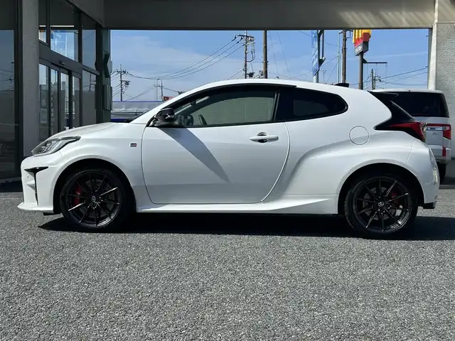 トヨタ ＧＲヤリス RZ ハイパフォーマンス 埼玉県 2021(令3)年 1.2万km プラチナホワイトパールマイカ ・ディーラー記録R4：5：6年　/・JBLサウンド/・トルセンLSD/・４WD/・6速マニュアル/・セーフティーセンス　/・レーダークルーズコントロール　/・BSM　/・LTA　/・HUD　/・RSA　/・PCS　/・RCTA　/・ディスプレイオーディオナビ　/・バックカメラ　/・ドライブレコーダー/・ＥＴＣ２．０/・カーボン調ルーフ/・ブレンボキャリパー/オートハイビーム/・オートライト/・LEDヘットライト/・LEDフォグライト/・ステアリングヒーター/・アイドリングストップ/・黒ハーフレザープレミアムスポーツシート/・シートヒーター/・スマートキー×２/・プッシュスタート/・保証書/・取説