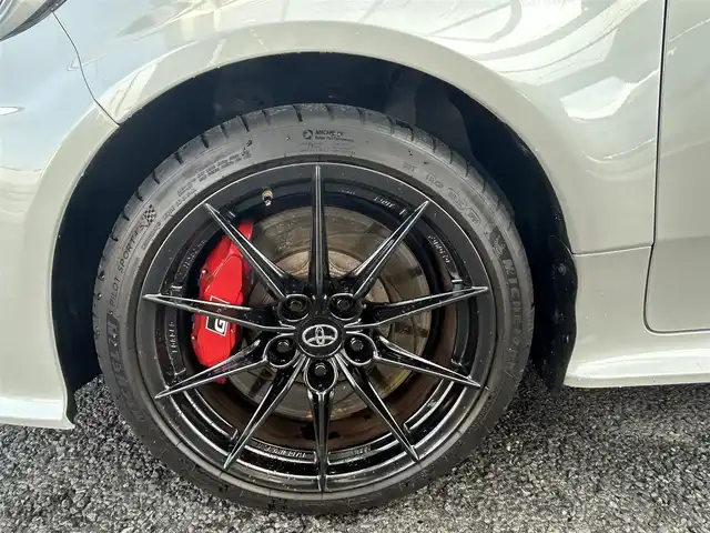 トヨタ ＧＲヤリス RZ ハイパフォーマンス 埼玉県 2021(令3)年 1.2万km プラチナホワイトパールマイカ ・ディーラー記録R4：5：6年　/・JBLサウンド/・トルセンLSD/・４WD/・6速マニュアル/・セーフティーセンス　/・レーダークルーズコントロール　/・BSM　/・LTA　/・HUD　/・RSA　/・PCS　/・RCTA　/・ディスプレイオーディオナビ　/・バックカメラ　/・ドライブレコーダー/・ＥＴＣ２．０/・カーボン調ルーフ/・ブレンボキャリパー/オートハイビーム/・オートライト/・LEDヘットライト/・LEDフォグライト/・ステアリングヒーター/・アイドリングストップ/・黒ハーフレザープレミアムスポーツシート/・シートヒーター/・スマートキー×２/・プッシュスタート/・保証書/・取説