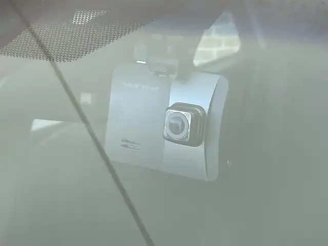トヨタ クラウン ハイブリッド ロイヤルサルーンFour Bスタ 岩手県 2015(平27)年 11.2万km ホワイトパールクリスタルシャイン ４WD/寒冷地仕様/クルーズコントロール/クリアランスソナー/横滑り防止装置/リヤサンシェード/パワーシート/シートヒーター/ステアリングヒーター/MTモード付AT/エンジンスターター/オートライト/HIDヘッドランプ/フロント・リヤフォグランプ/純正ナビ/フルセグTV/ステアリングヒーター/バックカメラ/ドライブレコーダー/ETC/純正18インチアルミホイール