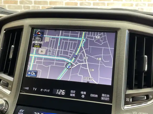 トヨタ クラウン ハイブリッド ロイヤルサルーンFour Bスタ 岩手県 2015(平27)年 11.2万km ホワイトパールクリスタルシャイン ４WD/寒冷地仕様/クルーズコントロール/クリアランスソナー/横滑り防止装置/リヤサンシェード/パワーシート/シートヒーター/ステアリングヒーター/MTモード付AT/エンジンスターター/オートライト/HIDヘッドランプ/フロント・リヤフォグランプ/純正ナビ/フルセグTV/ステアリングヒーター/バックカメラ/ドライブレコーダー/ETC/純正18インチアルミホイール