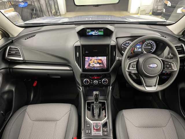 スバル フォレスター ハイブリッド ツーリング 道央・札幌 2024(令6)年 0.9万km アイスシルバーメタリック ・４WD /ハイブリット/アイサイト/・衝突被害軽減ブレーキ/・レーダークルーズコントロール/・純正ディーラーOPナビ/・DVD.CD.SD.フルセグ.Bluetooth/・バック/サイド/フロントカメラ/・前後ナビ連動ドライブレコーダー/・ハーフレザーシート/パワーシート/・シートビーター/パドルシフト/・デジタルインナーミラー/・LEDライト/オートライト/・スマートキーX2