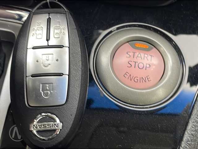 日産 セレナ HWS S HV Vセレ +SeftyⅡ 新潟県 2016(平28)年 7.9万km ブリリアントホワイトパール 　純正ナビ/　フルセグテレビ/Bluetooth/　バックカメラ/　フリップダウンモニター/　ウィンカーミラー/　クルーズコントロール/　ドアバイザー/　プッシュスタート/　両側パワースライドドア/　ETC/　LEDヘッドライト/　オートライト