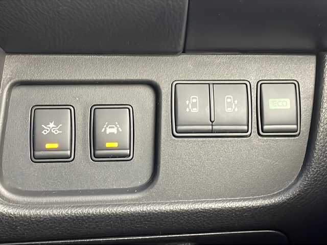 日産 セレナ HWS S HV Vセレ +SeftyⅡ 新潟県 2016(平28)年 7.9万km ブリリアントホワイトパール 　純正ナビ/　フルセグテレビ/Bluetooth/　バックカメラ/　フリップダウンモニター/　ウィンカーミラー/　クルーズコントロール/　ドアバイザー/　プッシュスタート/　両側パワースライドドア/　ETC/　LEDヘッドライト/　オートライト