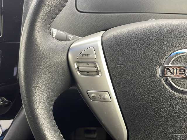 日産 セレナ HWS S HV Vセレ +SeftyⅡ 新潟県 2016(平28)年 7.9万km ブリリアントホワイトパール 　純正ナビ/　フルセグテレビ/Bluetooth/　バックカメラ/　フリップダウンモニター/　ウィンカーミラー/　クルーズコントロール/　ドアバイザー/　プッシュスタート/　両側パワースライドドア/　ETC/　LEDヘッドライト/　オートライト