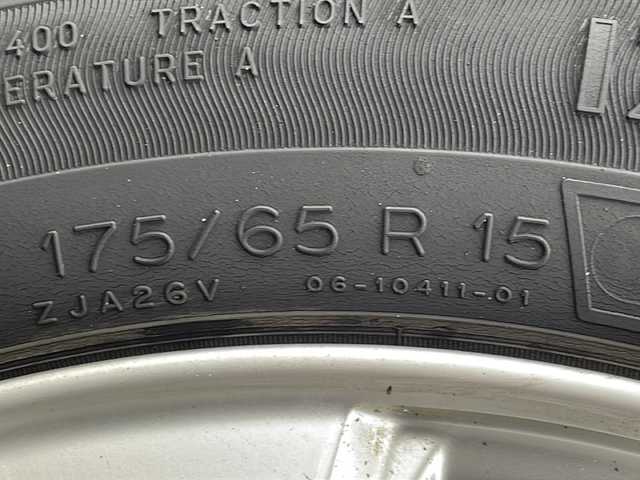 トヨタ アクア S 青森県 2013(平25)年 8.8万km ライムホワイトパールクリスタルシャイン 寒冷地仕様/ワンオーナー/社外SDナビ・ワンセグTV/CD・DVD・SD/バックカメラ/ワイパーデアイサー/ETC/スマートキー/プッシュスタート/オートライト/LEDヘッドライト/フォグランプ/社外15インチアルミ