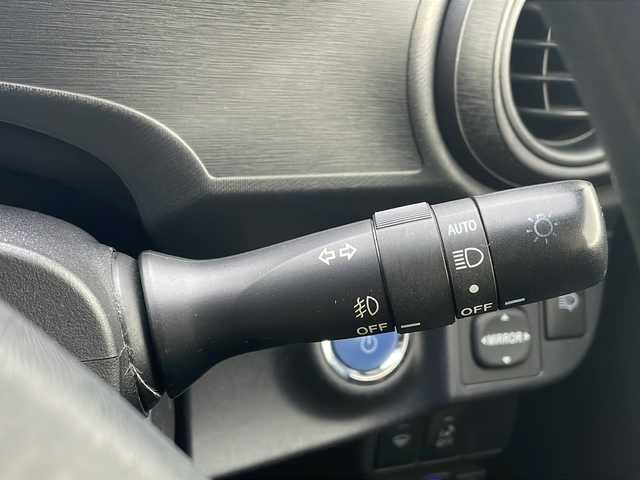 トヨタ アクア S 青森県 2013(平25)年 8.8万km ライムホワイトパールクリスタルシャイン 寒冷地仕様/ワンオーナー/社外SDナビ・ワンセグTV/CD・DVD・SD/バックカメラ/ワイパーデアイサー/ETC/スマートキー/プッシュスタート/オートライト/LEDヘッドライト/フォグランプ/社外15インチアルミ