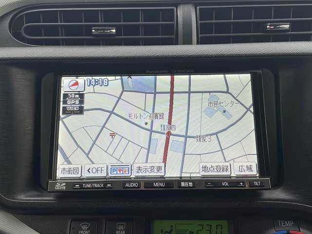 トヨタ アクア S 青森県 2013(平25)年 8.8万km ライムホワイトパールクリスタルシャイン 寒冷地仕様/ワンオーナー/社外SDナビ・ワンセグTV/CD・DVD・SD/バックカメラ/ワイパーデアイサー/ETC/スマートキー/プッシュスタート/オートライト/LEDヘッドライト/フォグランプ/社外15インチアルミ