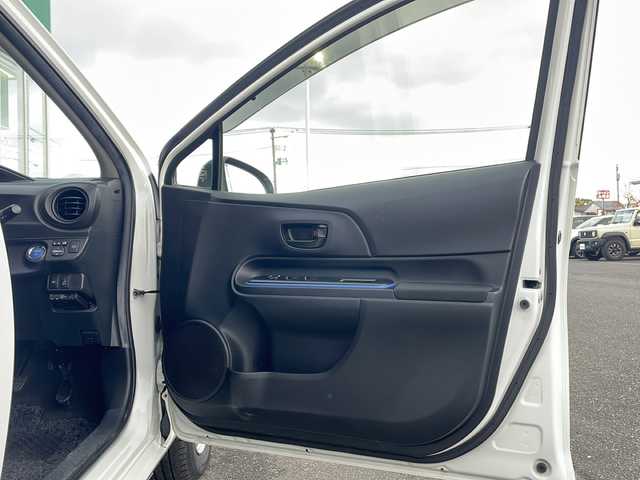 トヨタ アクア S 青森県 2013(平25)年 8.8万km ライムホワイトパールクリスタルシャイン 寒冷地仕様/ワンオーナー/社外SDナビ・ワンセグTV/CD・DVD・SD/バックカメラ/ワイパーデアイサー/ETC/スマートキー/プッシュスタート/オートライト/LEDヘッドライト/フォグランプ/社外15インチアルミ