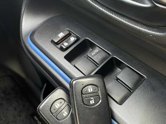 トヨタ アクア S 青森県 2013(平25)年 8.8万km ライムホワイトパールクリスタルシャイン 寒冷地仕様/ワンオーナー/社外SDナビ・ワンセグTV/CD・DVD・SD/バックカメラ/ワイパーデアイサー/ETC/スマートキー/プッシュスタート/オートライト/LEDヘッドライト/フォグランプ/社外15インチアルミ