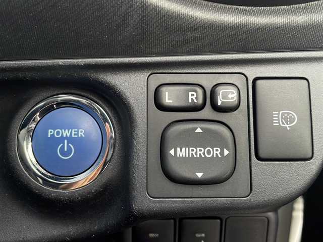 トヨタ アクア S 青森県 2013(平25)年 8.8万km ライムホワイトパールクリスタルシャイン 寒冷地仕様/ワンオーナー/社外SDナビ・ワンセグTV/CD・DVD・SD/バックカメラ/ワイパーデアイサー/ETC/スマートキー/プッシュスタート/オートライト/LEDヘッドライト/フォグランプ/社外15インチアルミ