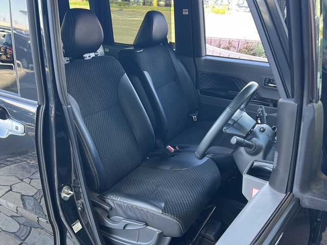 ダイハツ タント カスタム RS 静岡県 2019(令1)年 5.5万km ブラックマイカメタリック 【安全装備】/スマートアシスト/衝突回避・軽減ブレーキ機能 /（車速約4km/hから80km/h間時警報アラーム喚起作動/（前車相対速度約30km/h未満時衝突回避機能作動）/（前車相対速度約30km/hから80km/h時衝突軽減ブレーキ作動）/（対歩行者：車速約30km/h未満時回避機能作動、50km/h未満時軽減機能作動）/オートハイビーム（作動車速：約25km/h以上時）/誤発進抑制機能（障害物検知範囲前方4m以内・後方3m以内）/車線逸脱警報＆逸脱抑制制御（作動車速：約60km/h以上時）/先行車発進お知らせ機能/進入禁止標識認識機能/【主要装備】/純正ナビ　/フルセグテレビ　/アラウンドビューモニター　/ＥＴＣ　/両側パワースライドドア　/前席シートヒーター　/ハーフレザーシート　/スマートキー　/プッシュスタート　/ＬＥＤ　/後席モニター　/アイドリングストップ