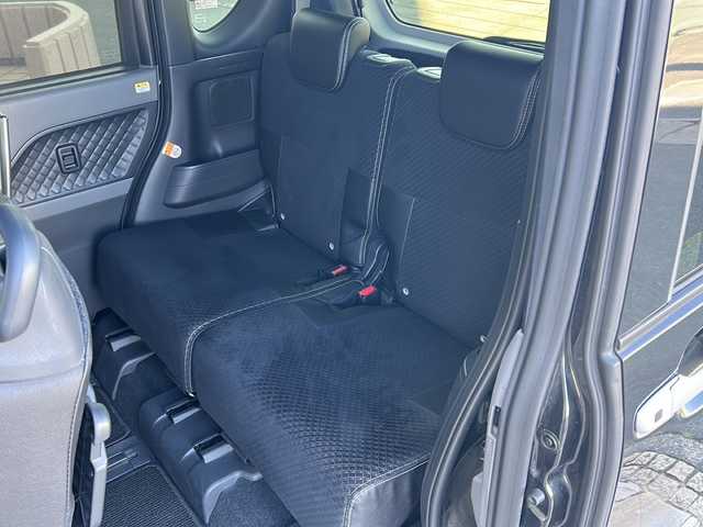 ダイハツ タント カスタム RS 静岡県 2019(令1)年 5.5万km ブラックマイカメタリック 【安全装備】/スマートアシスト/衝突回避・軽減ブレーキ機能 /（車速約4km/hから80km/h間時警報アラーム喚起作動/（前車相対速度約30km/h未満時衝突回避機能作動）/（前車相対速度約30km/hから80km/h時衝突軽減ブレーキ作動）/（対歩行者：車速約30km/h未満時回避機能作動、50km/h未満時軽減機能作動）/オートハイビーム（作動車速：約25km/h以上時）/誤発進抑制機能（障害物検知範囲前方4m以内・後方3m以内）/車線逸脱警報＆逸脱抑制制御（作動車速：約60km/h以上時）/先行車発進お知らせ機能/進入禁止標識認識機能/【主要装備】/純正ナビ　/フルセグテレビ　/アラウンドビューモニター　/ＥＴＣ　/両側パワースライドドア　/前席シートヒーター　/ハーフレザーシート　/スマートキー　/プッシュスタート　/ＬＥＤ　/後席モニター　/アイドリングストップ