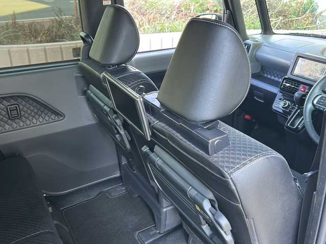 ダイハツ タント カスタム RS 静岡県 2019(令1)年 5.5万km ブラックマイカメタリック 【安全装備】/スマートアシスト/衝突回避・軽減ブレーキ機能 /（車速約4km/hから80km/h間時警報アラーム喚起作動/（前車相対速度約30km/h未満時衝突回避機能作動）/（前車相対速度約30km/hから80km/h時衝突軽減ブレーキ作動）/（対歩行者：車速約30km/h未満時回避機能作動、50km/h未満時軽減機能作動）/オートハイビーム（作動車速：約25km/h以上時）/誤発進抑制機能（障害物検知範囲前方4m以内・後方3m以内）/車線逸脱警報＆逸脱抑制制御（作動車速：約60km/h以上時）/先行車発進お知らせ機能/進入禁止標識認識機能/【主要装備】/純正ナビ　/フルセグテレビ　/アラウンドビューモニター　/ＥＴＣ　/両側パワースライドドア　/前席シートヒーター　/ハーフレザーシート　/スマートキー　/プッシュスタート　/ＬＥＤ　/後席モニター　/アイドリングストップ