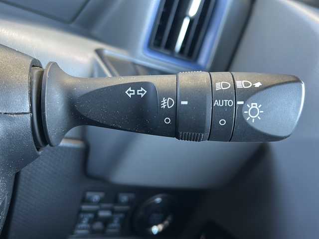 ダイハツ タント カスタム RS 静岡県 2019(令1)年 5.5万km ブラックマイカメタリック 【安全装備】/スマートアシスト/衝突回避・軽減ブレーキ機能 /（車速約4km/hから80km/h間時警報アラーム喚起作動/（前車相対速度約30km/h未満時衝突回避機能作動）/（前車相対速度約30km/hから80km/h時衝突軽減ブレーキ作動）/（対歩行者：車速約30km/h未満時回避機能作動、50km/h未満時軽減機能作動）/オートハイビーム（作動車速：約25km/h以上時）/誤発進抑制機能（障害物検知範囲前方4m以内・後方3m以内）/車線逸脱警報＆逸脱抑制制御（作動車速：約60km/h以上時）/先行車発進お知らせ機能/進入禁止標識認識機能/【主要装備】/純正ナビ　/フルセグテレビ　/アラウンドビューモニター　/ＥＴＣ　/両側パワースライドドア　/前席シートヒーター　/ハーフレザーシート　/スマートキー　/プッシュスタート　/ＬＥＤ　/後席モニター　/アイドリングストップ