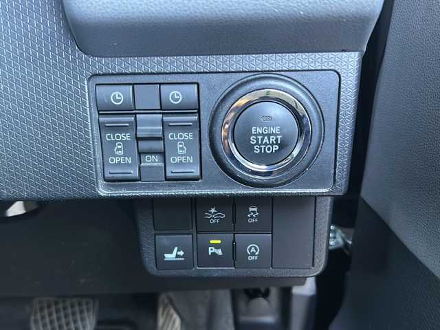 ダイハツ タント カスタム RS 静岡県 2019(令1)年 5.5万km ブラックマイカメタリック 【安全装備】/スマートアシスト/衝突回避・軽減ブレーキ機能 /（車速約4km/hから80km/h間時警報アラーム喚起作動/（前車相対速度約30km/h未満時衝突回避機能作動）/（前車相対速度約30km/hから80km/h時衝突軽減ブレーキ作動）/（対歩行者：車速約30km/h未満時回避機能作動、50km/h未満時軽減機能作動）/オートハイビーム（作動車速：約25km/h以上時）/誤発進抑制機能（障害物検知範囲前方4m以内・後方3m以内）/車線逸脱警報＆逸脱抑制制御（作動車速：約60km/h以上時）/先行車発進お知らせ機能/進入禁止標識認識機能/【主要装備】/純正ナビ　/フルセグテレビ　/アラウンドビューモニター　/ＥＴＣ　/両側パワースライドドア　/前席シートヒーター　/ハーフレザーシート　/スマートキー　/プッシュスタート　/ＬＥＤ　/後席モニター　/アイドリングストップ