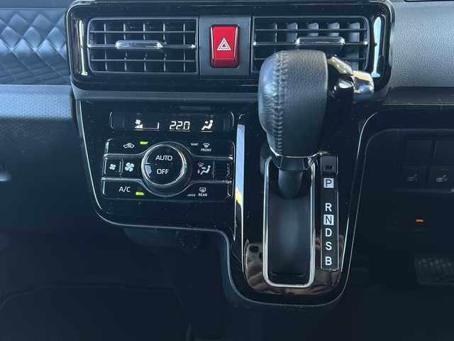 ダイハツ タント カスタム RS 静岡県 2019(令1)年 5.5万km ブラックマイカメタリック 【安全装備】/スマートアシスト/衝突回避・軽減ブレーキ機能 /（車速約4km/hから80km/h間時警報アラーム喚起作動/（前車相対速度約30km/h未満時衝突回避機能作動）/（前車相対速度約30km/hから80km/h時衝突軽減ブレーキ作動）/（対歩行者：車速約30km/h未満時回避機能作動、50km/h未満時軽減機能作動）/オートハイビーム（作動車速：約25km/h以上時）/誤発進抑制機能（障害物検知範囲前方4m以内・後方3m以内）/車線逸脱警報＆逸脱抑制制御（作動車速：約60km/h以上時）/先行車発進お知らせ機能/進入禁止標識認識機能/【主要装備】/純正ナビ　/フルセグテレビ　/アラウンドビューモニター　/ＥＴＣ　/両側パワースライドドア　/前席シートヒーター　/ハーフレザーシート　/スマートキー　/プッシュスタート　/ＬＥＤ　/後席モニター　/アイドリングストップ