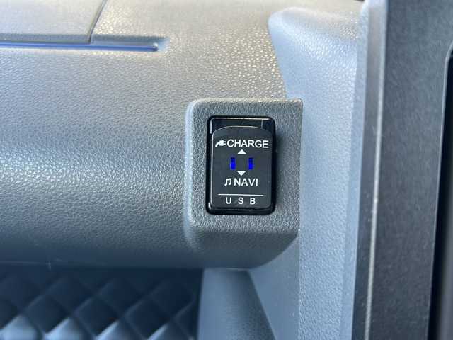 ダイハツ タント カスタム RS 静岡県 2019(令1)年 5.5万km ブラックマイカメタリック 【安全装備】/スマートアシスト/衝突回避・軽減ブレーキ機能 /（車速約4km/hから80km/h間時警報アラーム喚起作動/（前車相対速度約30km/h未満時衝突回避機能作動）/（前車相対速度約30km/hから80km/h時衝突軽減ブレーキ作動）/（対歩行者：車速約30km/h未満時回避機能作動、50km/h未満時軽減機能作動）/オートハイビーム（作動車速：約25km/h以上時）/誤発進抑制機能（障害物検知範囲前方4m以内・後方3m以内）/車線逸脱警報＆逸脱抑制制御（作動車速：約60km/h以上時）/先行車発進お知らせ機能/進入禁止標識認識機能/【主要装備】/純正ナビ　/フルセグテレビ　/アラウンドビューモニター　/ＥＴＣ　/両側パワースライドドア　/前席シートヒーター　/ハーフレザーシート　/スマートキー　/プッシュスタート　/ＬＥＤ　/後席モニター　/アイドリングストップ