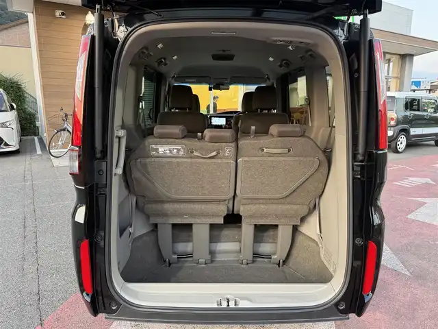 ホンダ ステップワゴン G EX ホンダセンシング 香川県 2018(平30)年 7.8万km クリスタルブラックパール ワンオーナー/純正9インチメモリナビ/フルセグ/CD/DVD/Bluetooth/USB/HondaSENSING/・CMBS（衝突被害軽減ブレーキシステム）/・ACC（アダプティブクルーズコントロール）/・LKAS（車線維持支援システム）/・マルチビューカメラシステム/・LEDオートハイビーム/両側パワースライドドア/3列シート/トリプルゾーンエアコン/前席シートヒーター/シートバックテーブル/ウォークスルー/純正16インチアルミ/純正フロアマット/アイドリングストップ/ETC/プッシュスタート/スマートキー/スペアキー