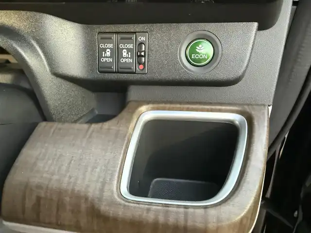 ホンダ ステップワゴン G EX ホンダセンシング 香川県 2018(平30)年 7.8万km クリスタルブラックパール ワンオーナー/純正9インチメモリナビ/フルセグ/CD/DVD/Bluetooth/USB/HondaSENSING/・CMBS（衝突被害軽減ブレーキシステム）/・ACC（アダプティブクルーズコントロール）/・LKAS（車線維持支援システム）/・マルチビューカメラシステム/・LEDオートハイビーム/両側パワースライドドア/3列シート/トリプルゾーンエアコン/前席シートヒーター/シートバックテーブル/ウォークスルー/純正16インチアルミ/純正フロアマット/アイドリングストップ/ETC/プッシュスタート/スマートキー/スペアキー