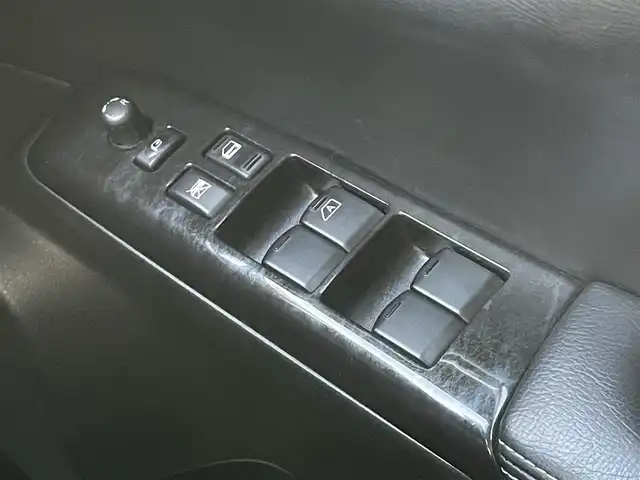 日産 エルグランド ライダー 黒クロス マニュアル 静岡県 2010(平22)年 11.3万km ブリリアントホワイトパール １オーナー　/純正ナビ（HC510D-W）/地デジ　/Bカメラ　/純正後席モニター/両側パワスラ　/木目調パネル　/ハーフレザーシート/ETC　/オートライト　/オーテック18インチAW　/ウィンカーミラー　/スマートキー　/スペアキー　/保証書　/取説