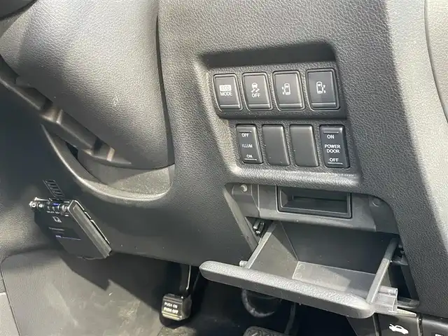 日産 エルグランド ライダー 黒クロス マニュアル 静岡県 2010(平22)年 11.3万km ブリリアントホワイトパール １オーナー　/純正ナビ（HC510D-W）/地デジ　/Bカメラ　/純正後席モニター/両側パワスラ　/木目調パネル　/ハーフレザーシート/ETC　/オートライト　/オーテック18インチAW　/ウィンカーミラー　/スマートキー　/スペアキー　/保証書　/取説