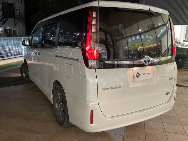 トヨタ エスクァイア ハイブリッド Gi 埼玉県 2015(平27)年 9.8万km ホワイトパールクリスタルシャイン 純正フリップダウンモニター /純正メモリナビ /　　CD/DVD/BT/フルセグ/両側パワースライドドア /クルーズコントロール /LEDオートライト /革シート /シートヒーター /純正16インチアルミホイール /ステアリングスイッチ /純正ETC