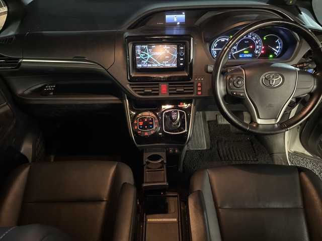 トヨタ エスクァイア ハイブリッド Gi 埼玉県 2015(平27)年 9.8万km ホワイトパールクリスタルシャイン 純正フリップダウンモニター /純正メモリナビ /　　CD/DVD/BT/フルセグ/両側パワースライドドア /クルーズコントロール /LEDオートライト /革シート /シートヒーター /純正16インチアルミホイール /ステアリングスイッチ /純正ETC