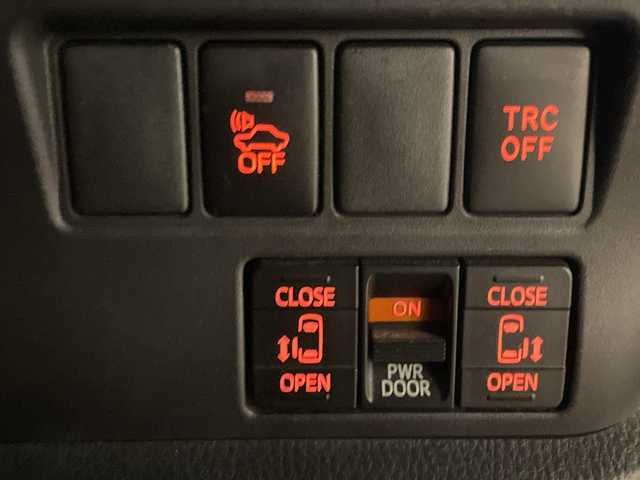 トヨタ エスクァイア ハイブリッド Gi 埼玉県 2015(平27)年 9.8万km ホワイトパールクリスタルシャイン 純正フリップダウンモニター /純正メモリナビ /　　CD/DVD/BT/フルセグ/両側パワースライドドア /クルーズコントロール /LEDオートライト /革シート /シートヒーター /純正16インチアルミホイール /ステアリングスイッチ /純正ETC