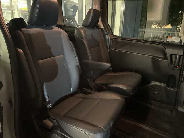 トヨタ エスクァイア ハイブリッド Gi 埼玉県 2015(平27)年 9.8万km ホワイトパールクリスタルシャイン 純正フリップダウンモニター /純正メモリナビ /　　CD/DVD/BT/フルセグ/両側パワースライドドア /クルーズコントロール /LEDオートライト /革シート /シートヒーター /純正16インチアルミホイール /ステアリングスイッチ /純正ETC