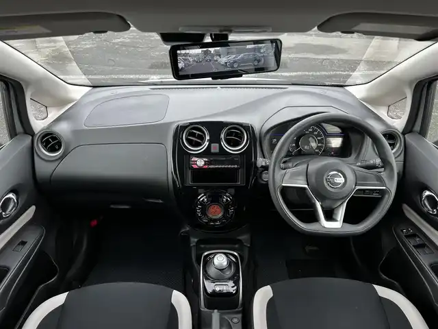 日産 ノート e－パワー B FOUR 道央・札幌 2020(令2)年 2.5万km ブリリアントシルバー ４WD/ワンオーナー/社外オーディオ/AM/FM/CD/衝突被害軽減ブレーキ/レーンキープアシスト/クリアランスソナー/バックカメラ/サイドカメラ/フロントカメラ/全方位カメラ/アラウンドビューモニター/ETC/DRIVEMODE/デジタルインナーミラー/アイドリングストップ/プッシュスタート/ハロゲンヘッドライト/オートライト/フォグランプ/ヘッドライトレベライザー/電動格納ミラー/ウィンカーミラー/社外フロアマット