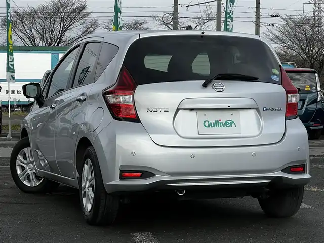 日産 ノート e－パワー B FOUR 道央・札幌 2020(令2)年 2.5万km ブリリアントシルバー ４WD/ワンオーナー/社外オーディオ/AM/FM/CD/衝突被害軽減ブレーキ/レーンキープアシスト/クリアランスソナー/バックカメラ/サイドカメラ/フロントカメラ/全方位カメラ/アラウンドビューモニター/ETC/DRIVEMODE/デジタルインナーミラー/アイドリングストップ/プッシュスタート/ハロゲンヘッドライト/オートライト/フォグランプ/ヘッドライトレベライザー/電動格納ミラー/ウィンカーミラー/社外フロアマット