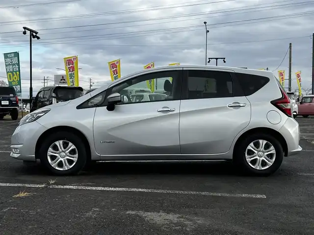 日産 ノート e－パワー B FOUR 道央・札幌 2020(令2)年 2.5万km ブリリアントシルバー ４WD/ワンオーナー/社外オーディオ/AM/FM/CD/衝突被害軽減ブレーキ/レーンキープアシスト/クリアランスソナー/バックカメラ/サイドカメラ/フロントカメラ/全方位カメラ/アラウンドビューモニター/ETC/DRIVEMODE/デジタルインナーミラー/アイドリングストップ/プッシュスタート/ハロゲンヘッドライト/オートライト/フォグランプ/ヘッドライトレベライザー/電動格納ミラー/ウィンカーミラー/社外フロアマット