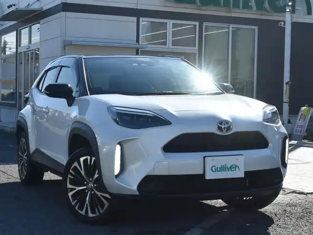トヨタ ヤリスクロス Z 神奈川県 2023(令5)年 1.5万km ブラックマイカ/プラチナホワイトパールマイカ ワンオーナー/ツートンカラー/ハンズフリーパワーバックドア/セーフティセンス（衝突回避支援パッケージ）/：先行車発進告知機能/：セカンダリーコリジョンブレーキ/：パーキングサポートブレーキ（前後方静止物）/フルLEDヘッドライト/：フルLEDターンランプ/：ステアリングヒーター/オートエアコン（ナノイーX）/8インチディスプレイオーディオ/：ナビゲーション/：Bluetoothオーディオ/：バックカメラ/純正18インチアルミホイール/ドライブレコーダー付自動防眩インナーミラー/タイプC充電用端子/ビルトインETC2.0/純正フロアマット/：ドアバイザー/ーーーーーーーーーーーーーーーーーーーーーーーーーー/保証書/取扱説明書/ナビ取説/スペアスマートキー×1本
