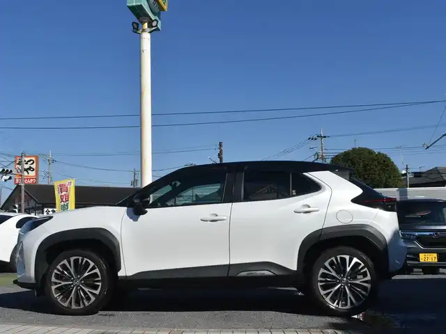 トヨタ ヤリスクロス Z 神奈川県 2023(令5)年 1.5万km ブラックマイカ/プラチナホワイトパールマイカ ワンオーナー/ツートンカラー/ハンズフリーパワーバックドア/セーフティセンス（衝突回避支援パッケージ）/：先行車発進告知機能/：セカンダリーコリジョンブレーキ/：パーキングサポートブレーキ（前後方静止物）/フルLEDヘッドライト/：フルLEDターンランプ/：ステアリングヒーター/オートエアコン（ナノイーX）/8インチディスプレイオーディオ/：ナビゲーション/：Bluetoothオーディオ/：バックカメラ/純正18インチアルミホイール/ドライブレコーダー付自動防眩インナーミラー/タイプC充電用端子/ビルトインETC2.0/純正フロアマット/：ドアバイザー/ーーーーーーーーーーーーーーーーーーーーーーーーーー/保証書/取扱説明書/ナビ取説/スペアスマートキー×1本