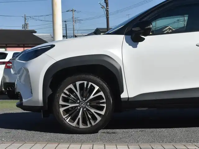 トヨタ ヤリスクロス Z 神奈川県 2023(令5)年 1.5万km ブラックマイカ/プラチナホワイトパールマイカ ワンオーナー/ツートンカラー/ハンズフリーパワーバックドア/セーフティセンス（衝突回避支援パッケージ）/：先行車発進告知機能/：セカンダリーコリジョンブレーキ/：パーキングサポートブレーキ（前後方静止物）/フルLEDヘッドライト/：フルLEDターンランプ/：ステアリングヒーター/オートエアコン（ナノイーX）/8インチディスプレイオーディオ/：ナビゲーション/：Bluetoothオーディオ/：バックカメラ/純正18インチアルミホイール/ドライブレコーダー付自動防眩インナーミラー/タイプC充電用端子/ビルトインETC2.0/純正フロアマット/：ドアバイザー/ーーーーーーーーーーーーーーーーーーーーーーーーーー/保証書/取扱説明書/ナビ取説/スペアスマートキー×1本
