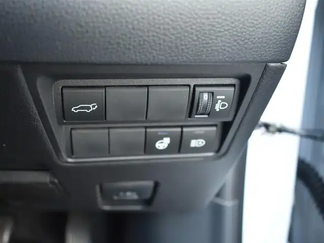 トヨタ ヤリスクロス Z 神奈川県 2023(令5)年 1.5万km ブラックマイカ/プラチナホワイトパールマイカ ワンオーナー/ツートンカラー/ハンズフリーパワーバックドア/セーフティセンス（衝突回避支援パッケージ）/：先行車発進告知機能/：セカンダリーコリジョンブレーキ/：パーキングサポートブレーキ（前後方静止物）/フルLEDヘッドライト/：フルLEDターンランプ/：ステアリングヒーター/オートエアコン（ナノイーX）/8インチディスプレイオーディオ/：ナビゲーション/：Bluetoothオーディオ/：バックカメラ/純正18インチアルミホイール/ドライブレコーダー付自動防眩インナーミラー/タイプC充電用端子/ビルトインETC2.0/純正フロアマット/：ドアバイザー/ーーーーーーーーーーーーーーーーーーーーーーーーーー/保証書/取扱説明書/ナビ取説/スペアスマートキー×1本