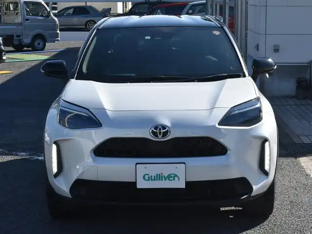 トヨタ ヤリスクロス Z 神奈川県 2023(令5)年 1.5万km ブラックマイカ/プラチナホワイトパールマイカ ワンオーナー/ツートンカラー/ハンズフリーパワーバックドア/セーフティセンス（衝突回避支援パッケージ）/：先行車発進告知機能/：セカンダリーコリジョンブレーキ/：パーキングサポートブレーキ（前後方静止物）/フルLEDヘッドライト/：フルLEDターンランプ/：ステアリングヒーター/オートエアコン（ナノイーX）/8インチディスプレイオーディオ/：ナビゲーション/：Bluetoothオーディオ/：バックカメラ/純正18インチアルミホイール/ドライブレコーダー付自動防眩インナーミラー/タイプC充電用端子/ビルトインETC2.0/純正フロアマット/：ドアバイザー/ーーーーーーーーーーーーーーーーーーーーーーーーーー/保証書/取扱説明書/ナビ取説/スペアスマートキー×1本