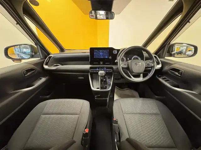 トヨタ ヴォクシー S－G 群馬県 2023(令5)年 1.3万km マッシブグレー トヨタセーフティセンス/・プリクラッシュセーフティ/・レーンディパーチャーアラート/・クリアランスソナー/・レーダークルーズコントロール/・ロードサインアシスト/・プロアクティブドライビングアシスト/・パーキングサポートブレーキ/純正ディスプレイオーディオ（ナビ機能付き）/・フルセグTV/・BT/DVD/CD/USB/・AppleCarPlay/AndroidAuto/・FM/AM/バックカメラ/ビルトインETC2.0/両側パワースライドドア/電子パーキング/ブレーキーオートホールド/革巻きステアリング/ステアリングスイッチ/スマートキー/プッシュスタート/LEDヘッドライト/オートライト/オートマチックハイビーム/純正16インチAW/純正ドアバイザー/フロアマット/電動格納ウィンカーミラー/横滑り防止機能