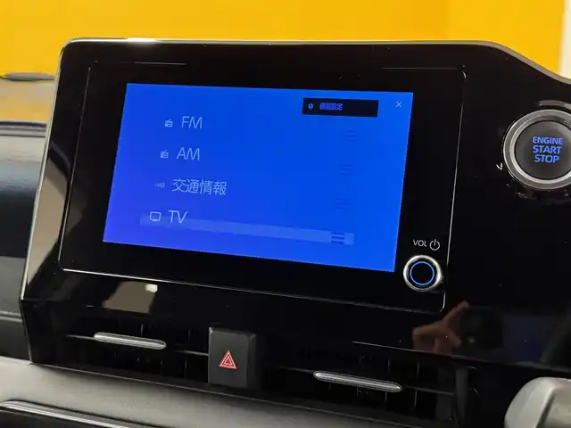 トヨタ ヴォクシー S－G 群馬県 2023(令5)年 1.3万km マッシブグレー トヨタセーフティセンス/・プリクラッシュセーフティ/・レーンディパーチャーアラート/・クリアランスソナー/・レーダークルーズコントロール/・ロードサインアシスト/・プロアクティブドライビングアシスト/・パーキングサポートブレーキ/純正ディスプレイオーディオ（ナビ機能付き）/・フルセグTV/・BT/DVD/CD/USB/・AppleCarPlay/AndroidAuto/・FM/AM/バックカメラ/ビルトインETC2.0/両側パワースライドドア/電子パーキング/ブレーキーオートホールド/革巻きステアリング/ステアリングスイッチ/スマートキー/プッシュスタート/LEDヘッドライト/オートライト/オートマチックハイビーム/純正16インチAW/純正ドアバイザー/フロアマット/電動格納ウィンカーミラー/横滑り防止機能