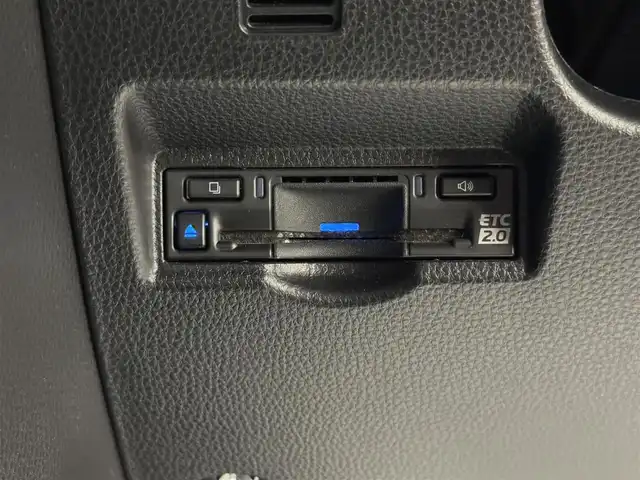 トヨタ ヴォクシー S－G 群馬県 2023(令5)年 1.3万km マッシブグレー トヨタセーフティセンス/・プリクラッシュセーフティ/・レーンディパーチャーアラート/・クリアランスソナー/・レーダークルーズコントロール/・ロードサインアシスト/・プロアクティブドライビングアシスト/・パーキングサポートブレーキ/純正ディスプレイオーディオ（ナビ機能付き）/・フルセグTV/・BT/DVD/CD/USB/・AppleCarPlay/AndroidAuto/・FM/AM/バックカメラ/ビルトインETC2.0/両側パワースライドドア/電子パーキング/ブレーキーオートホールド/革巻きステアリング/ステアリングスイッチ/スマートキー/プッシュスタート/LEDヘッドライト/オートライト/オートマチックハイビーム/純正16インチAW/純正ドアバイザー/フロアマット/電動格納ウィンカーミラー/横滑り防止機能