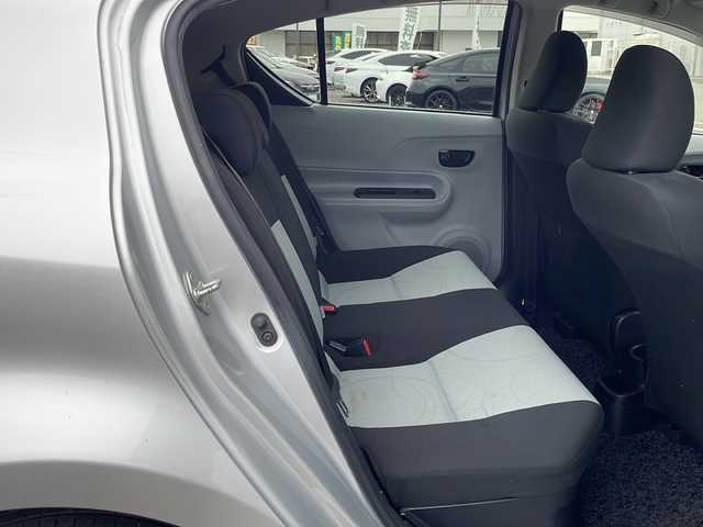 トヨタ アクア S 島根県 2012(平24)年 17.7万km シルバーM 純正ナビ（NSZT-W62G）/Bluetooth接続/バックカメラ/ETC/横滑り防止装置/純正フロアマット