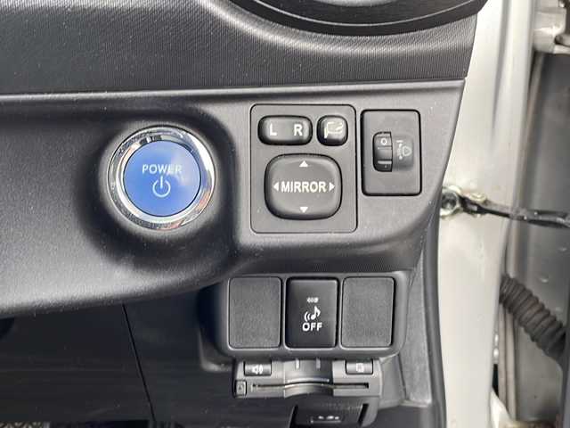 トヨタ アクア S 島根県 2012(平24)年 17.7万km シルバーM 純正ナビ（NSZT-W62G）/Bluetooth接続/バックカメラ/ETC/横滑り防止装置/純正フロアマット