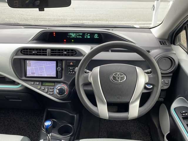 トヨタ アクア S 島根県 2012(平24)年 17.7万km シルバーM 純正ナビ（NSZT-W62G）/Bluetooth接続/バックカメラ/ETC/横滑り防止装置/純正フロアマット