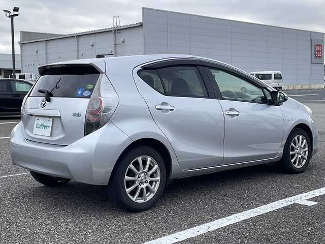 トヨタ アクア S 島根県 2012(平24)年 17.7万km シルバーM 純正ナビ（NSZT-W62G）/Bluetooth接続/バックカメラ/ETC/横滑り防止装置/純正フロアマット